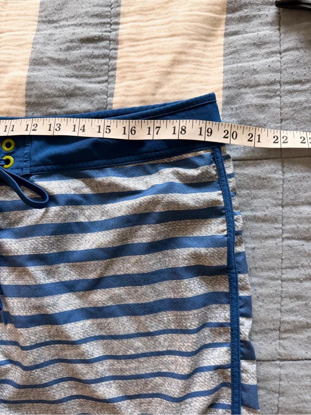 The North Face Blue and White Stripe 4-Way Stretch Boardshorts Swim Size 38